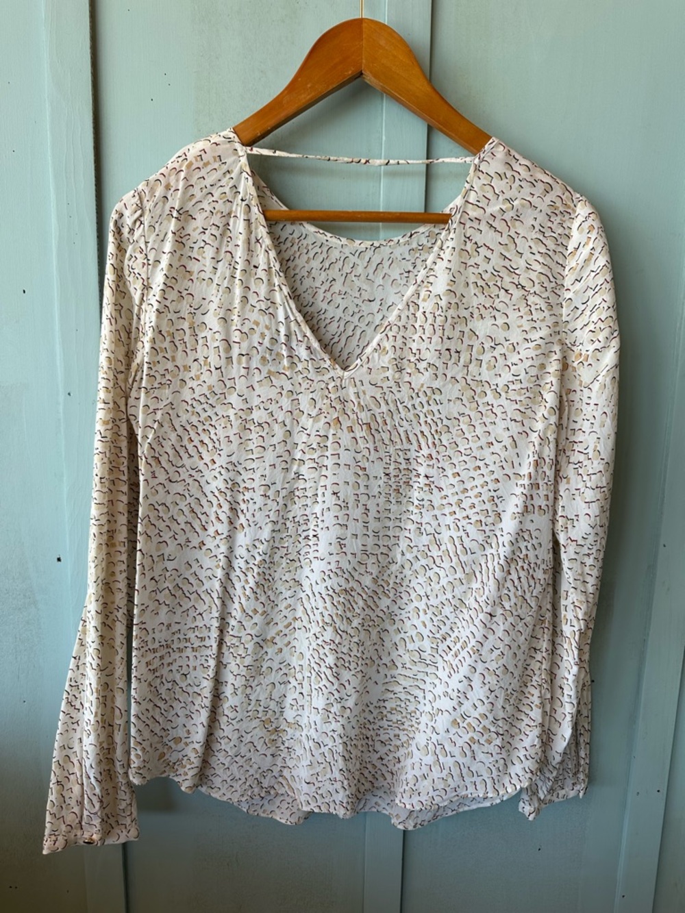 White House Black Market 100% Silk Cream Long-Sleeve Blouse Open Back Detail - Picture 4 of 9